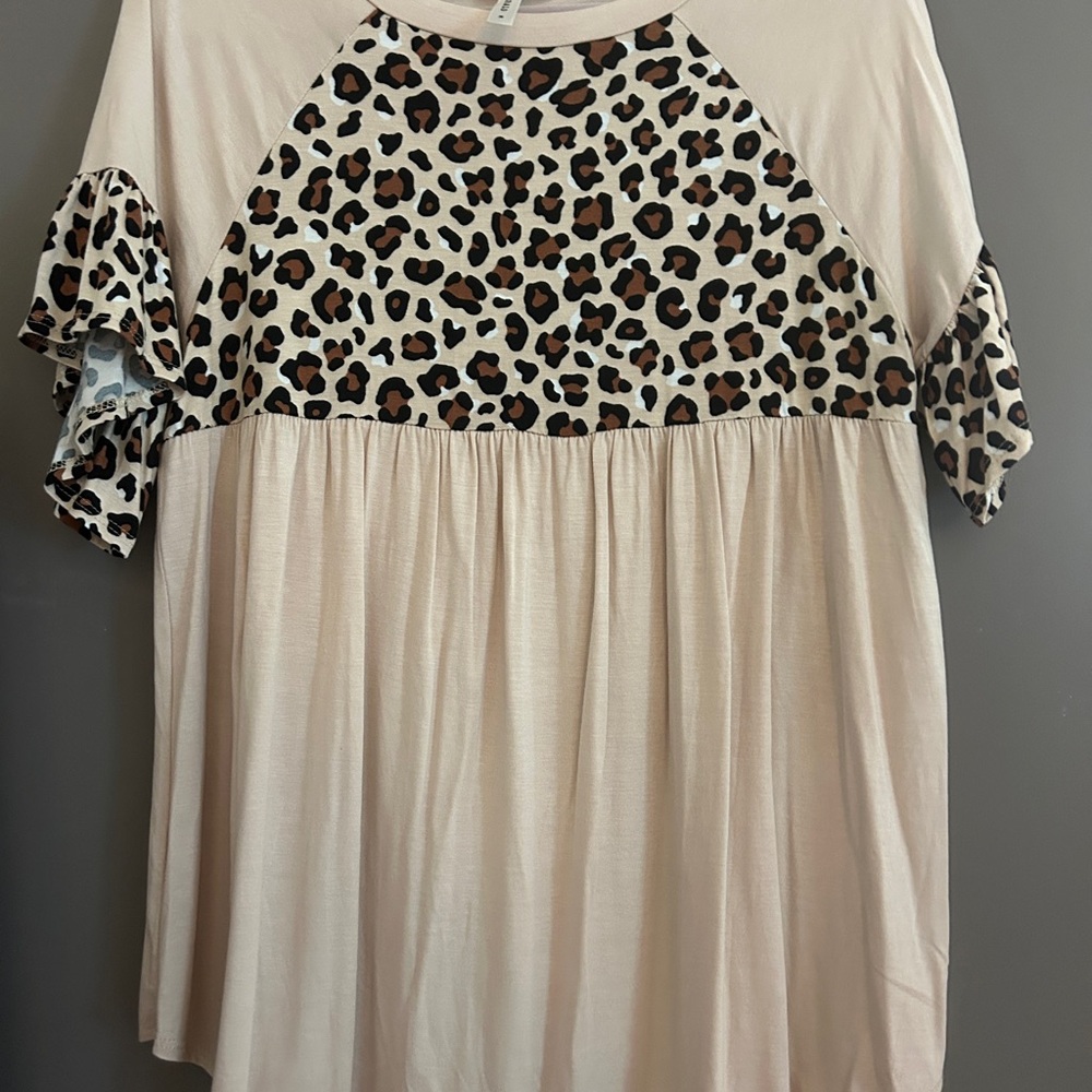 Emerald Leopard Print and Cream Women's Top NWOT Medium